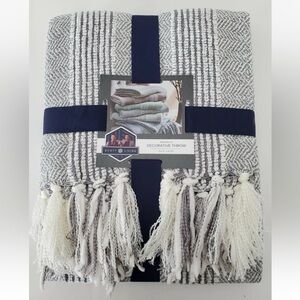 SCOTT LIVING Decorative 50"x60" Throw Blanket Fringe Haze Gray NWT $80 Manzanita